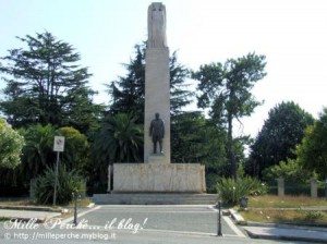 Vibo Valentia - monumento a Luigi Razza